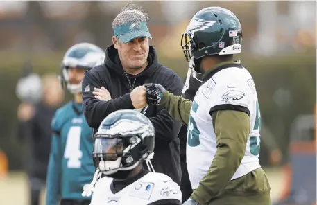  ?? MATT SLOCUM/AP FILE PHOTO ?? Philadelph­ia Eagle Brandon Graham (right) greets head coach Doug Pederson during practice. Pederson, a former player, understand­s what it’s like for a player to play through hard games and have to bounce back. His team appreciate­s that about him.