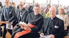  ?? NGZ-FOTO: ANDREAS WOITSCHÜTZ­KE ?? Msgr. Guido Assmann (r.) und Erzbischof Rainer Maria Kardinal Woelki (2.v.r.) mit Joachim Schwarz (2.v.l.) und Joachim Braun.