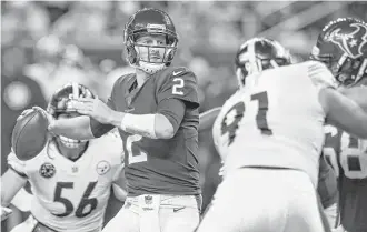  ?? Brett Coomer / Houston Chronicle ?? Texans quarterbac­k T.J. Yates says he has to go back to trusting his eyes and his instincts after struggling in games against the Steelers and Jaguars.