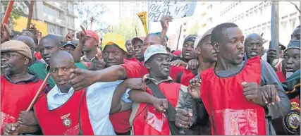  ?? PHOTO: ALON SKUY/THE TIMES ?? OUT IN THE STREETS: High wage hikes were directly responsibl­e for the displaceme­nt of workers in the formal sector, an Eskom economist has warned