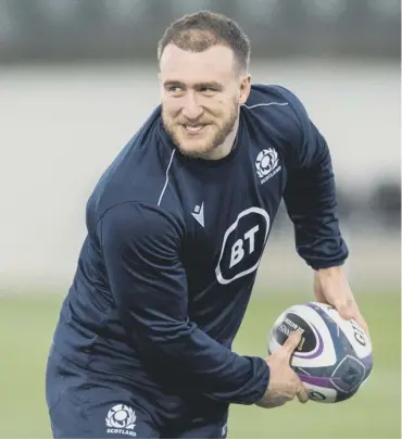  ??  ?? 0 Stuart Hogg will foster togetherne­ss in the Scotland squad says ex-captain Grant Gilchrist, below.