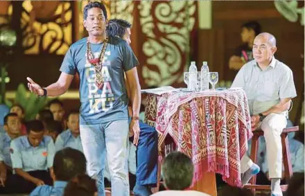  ?? PIC BY NADIM BOKHARI ?? Youth and Sports Minister Khairy Jamaluddin at the ‘Randau Transforma­si Nasional 50 Begulai Enggau Etnik Sarawak’ programme in Santubong yesterday.