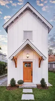  ?? ?? Despite a narrow footprint, this Branford home is packed with comfortabl­e features.