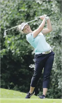  ?? STACY REVERE/GETTY IMAGES ?? Brooke Henderson of Smiths Falls, Ont., hits her tee shot on the seventh hole on Thursday during the first round of the KPMG Women’s PGA Championsh­ip in Olympia Fields, Ill.