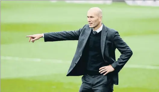  ?? DANI DUCH ?? El partit contra el Vila-real, a què correspon la imatge, va poder ser l’últim de Zinédine Zidane com a tècnic del Reial Madrid