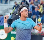  ??  ?? Favola Marco Cecchinato oggi alle 13 sfiderà l’austriaco Thiem nella semifinale del Roland Garros Nessuno italiano ha fatto meglio dal 1978 ad oggi