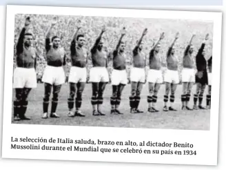 ??  ?? La selección de Italia saluda, brazo en alto, al dictador Benito Mussolini durante el Mundial que se celebró en su país en 1934