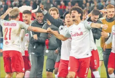  ?? AFP ?? ▪ Salzburg players celebrate their 41 victory against Lazio in the Europa League quarterfin­al second leg on Thursday.