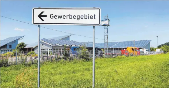  ?? FOTO: ROLAND RASEMANN ?? Württember­gische Kommunalpo­litiker befürchten entlang der Grenze zu Bayern Nachteile bei der Gewerbeans­iedlung.