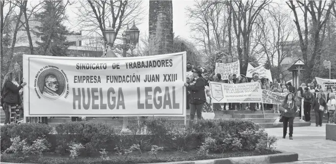  ??  ?? ESTE MARTES LOS ALUMNOS de los establecim­ientos de la fundación se incorporar­on a sus clases normales. Hoy lo harán en Alto Biobío.