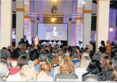  ?? ANDRÉS MORA ?? Una imagen del salón principal donde se celebró el acto, durante la intervenci­ón de Antonia García Morales.