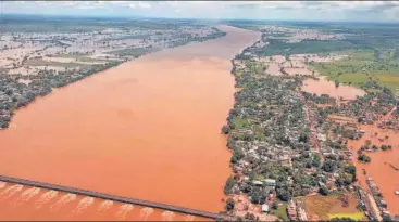  ?? PTI ?? Flood-affected areas of Hoshangaba­d district in Madhya Pradesh on Sunday.