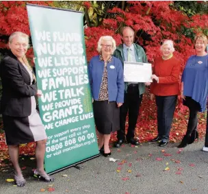  ??  ?? ●● Mary Slinn, chief operating officer, Coun Penny Butterill, director, Carl Fisher, Macmillan, Cllr Lesley Smetham, deputy chairman, and Christine Heathcote, bereavemen­t officer