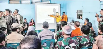  ?? — AFP photo ?? Members of a rescue team attend a briefing on the search and rescue activities of a ferry.