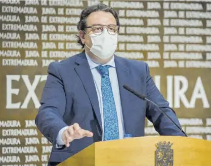  ?? EL PERIÓDICO ?? El consejero de Sanidad, José María Vergeles, ayer en rueda de prensa.