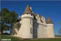  ??  ?? LAUZUN (47)
Seulement 22 km vous séparent du superbe château de Monbazilla­c, dominant la vallée de la Dordogne.