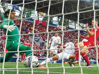  ?? ?? Sarabia apareceu bem na área e só teve de encostar a bola para as redes helvéticas