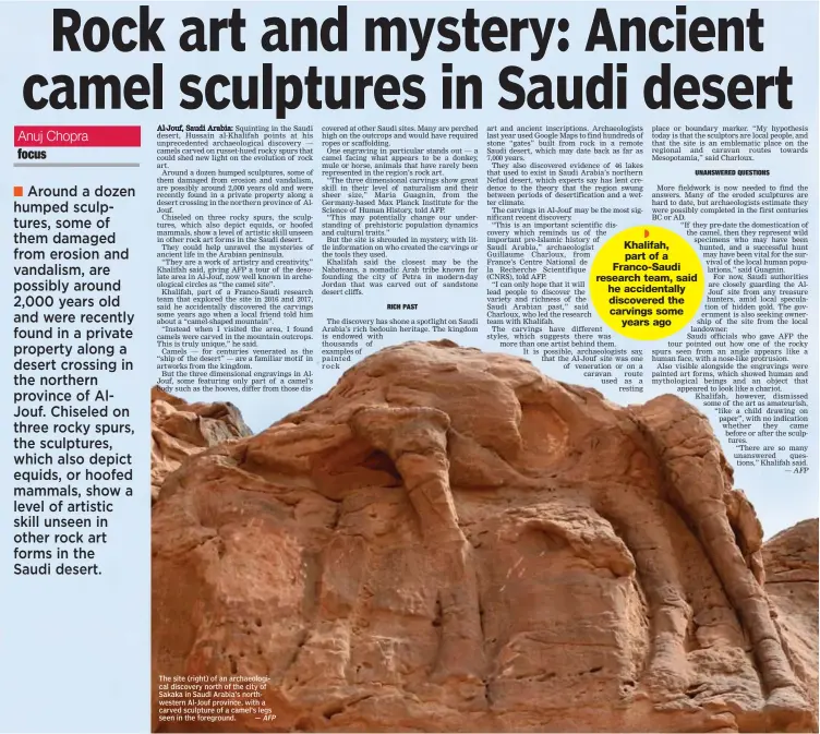  ?? — AFP ?? The site ( right) of an archaeolog­ical discovery north of the city of Sakaka in Saudi Arabia’s northweste­rn Al- Jouf province, with a carved sculpture of a camel’s legs seen in the foreground.