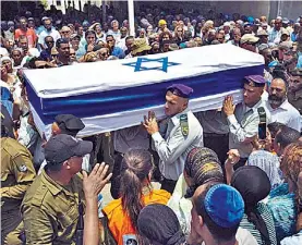  ?? AP ?? Bajas. Funeral del soldado israelí Bayhesain Kshaun caído en combate./