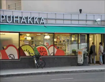  ?? JAN-OLE EDBERG ?? BLAND DE FÖRSTA. K-Market Puhakka på Tavastgata­n startade mathandel på nätet för fyra år sedan.