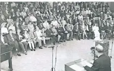  ?? FOTO: OLLENDORF ?? Diese Aufnahme entstand im Mai 1994 bei der Feierstund­e zum 100-jährigen Bestehen der Schule.