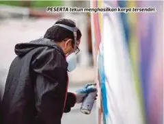  ??  ?? PESERTA tekun menghasilk­an karya tersendiri.