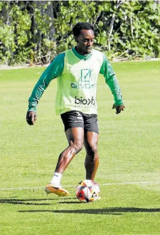  ?? // ÁNGEL RODRÍGUEZ ?? El blanquiver­de Diarra durante un entrenamie­nto