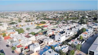  ?? /JOSÉ L. VILLAFUERT­E ?? En los últimos días la calidad del aire en La Paz está empeorando; la nube de humo sobre la ciudad es más visible y de un color casi negro