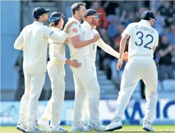  ??  ?? England players celebrate the dismissal of India skipper Virat Kohli on the fourth day of the third Test