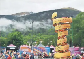  ?? Foto: GIRO ?? El precioso Trofeo Senza Fineque se entrega al ganador del Giro de Italia