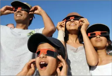  ?? TY BARBOUR/CHICO ENTERPRISE RECORD ARCHIVES ?? Driving all the way to Chico, Calif., from their family home in Campbell, Srinath,Shubda, Ananke, and Antara Krishnan use special sunglasses to view the annular solar eclipse event on May 20, 2012, in Upper Bidwell Park at the Kiwanis Chico Community...