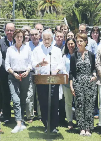  ??  ?? ► El Presidente Piñera ayer, tras terminar el consejo de gabinete en Quillota.