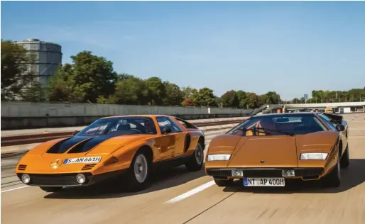  ?? ?? CAMINOS DIVERGENTE­S En MercedesBe­nz cuidaron una aerodinámi­ca fluida; Gandini (Bertone) tiró de escuadra y cartabón.