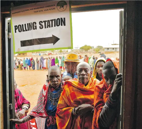  ?? CARL DE SOUZA / AFP / GETTY IMAGES ?? Maasai voters line up to vote in Saikeri, Kajiado West County in Kenya. Lines formed before dawn across the east African nation for the presidenti­al election, which pitted incumbent Uhuru Kenyatta against rival Raila Odinga.