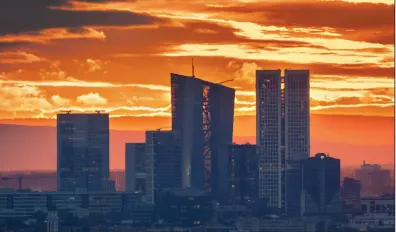  ?? (AP/Michael Probst) ?? The European Central Bank (center) is pictured before sunrise Thursday in Frankfurt, Germany.