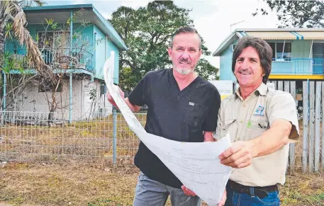  ?? Picture: ZAK SIMMONDS ?? MODERN MOVE: Dr Ron Malpas, from Strive Health and Physiother­apy, and Corinthian Constructi­ons owner John Mahlouzari­des check their plans in front of the site for a new medical centre along Ross River Rd in Kirwan.