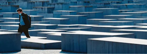  ?? Foto: Christophe Gateau, dpa ?? Das Holocaust-Mahnmal in Berlin zählt zu den Marksteine­n deutscher Auseinande­rsetzung mit der NS-Geschichte.