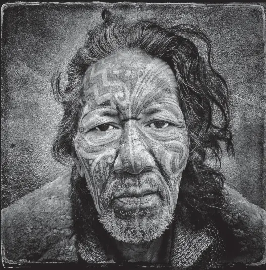  ?? Picture / John Crawford ?? Hori came from Puhoi, where he lives in a shack with no power and a long-drop toilet, to see his image in John Crawford’s show.