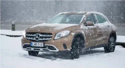  ??  ?? Mercedes-Benz GLA är en tuff och pigg uppenbarel­se som är rolig att köra.