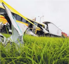  ?? RAFAEL PACHECO ?? El conductor del bus de la ruta Atenas-San José, que chocó contra el auto y dos tráilers, también tiene prohibido salir del país.