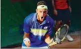  ??  ?? Esordio ok Per Cecchinato (sopra) e Fognini (a destra)