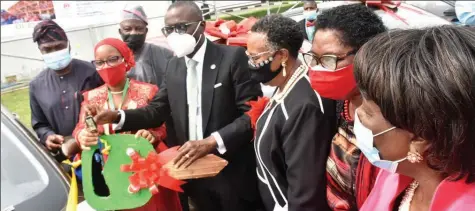  ??  ?? Lagos State Deputy Governor, Dr. Obafemi Hamzat ( left); a beneficiar­y, Mrs. Ovinuyon Buhari; Governor Babajide Sanwo- Olu; Commission­er for Education, Folashade Adefisayo; Permanent Secretary, Ministry of Education, Abosede Adelaja and Chairman, 2020 Education Merit Award Nomination Committee, Lai Kioki, during presentati­on of cars to teachers at the Lagos House, Alausa, Ikeja… yesterday.