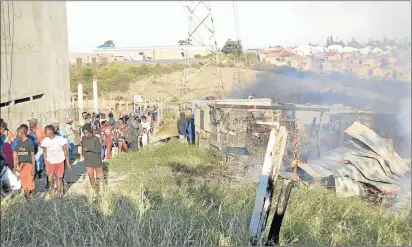  ?? Picture: INGANATHI WILLIAMS ?? DISASTER STRIKES: Residents of Nompumelel­o flee a fire that destroyed several shacks yesterday afternoon