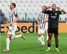  ??  ?? In the zone: Lyon’s Memphis Depay (right) celebratin­g after scoring against Juventus. —AFP