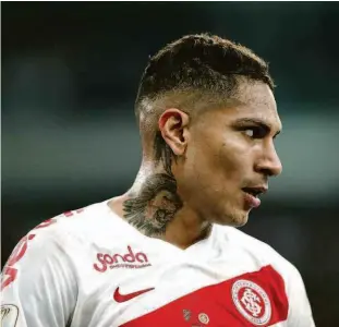  ?? Rodolfo Buhrer - 11.set.19/reuters ?? O centroavan­te peruano Paolo Guerrero é um dos destaques do Internacio­nal, que tentará reverter a derrota de Curitiba para levar o título