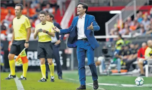  ??  ?? MARCELINO, EXIGENTE. El asturiano, durante el trascurso del encuentro del pasado domingo contra el Athletic de Bilbao.