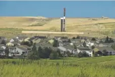  ?? Helen H. Richardson, The Denver Post ?? A large drilling operation near the Denver and Front Range landfills is pictured close to housing subdivisio­ns in Erie in June.