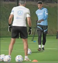  ?? (AFP) ?? Uruguay’s goalkeeper Sergio Rochet takes part in a training session at the Al Erssal training centre in Doha.