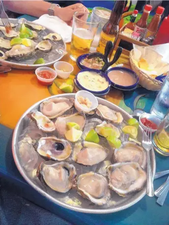  ??  ?? Start with the oysters at Mariscos La Playa. T.M. COLLINS/FOR JOURNAL NORTH