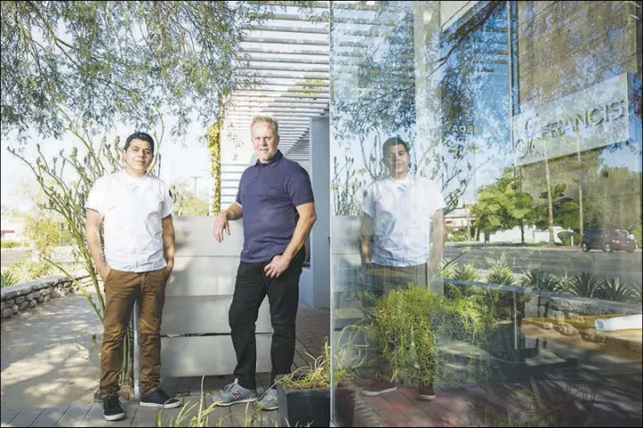  ?? PHOTOS BY DEANNA ALEJANDRA DENT / THE NEW YORK TIMES ?? Suny Santana stands outside the St. Francis restaurant in Phoenix with owner and head chef Aaron Chamberlin, who put Santana in charge of a modern taqueria they are opening together. Santana thrived after receiving temporary permission to live and work...